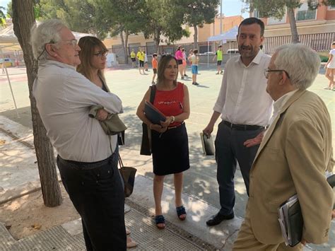 Ayuntamiento Generalitat Y Comunidad Educativa Del Ceip La Paz De