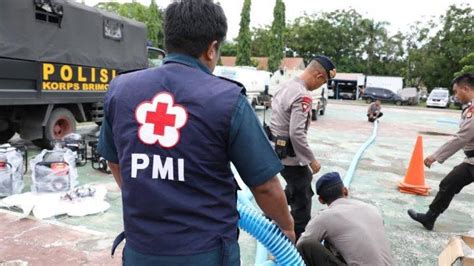 Terdampak Banjir Sumur Warga Sapanang Jeneponto Dibersihkan Tribun