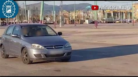 Investigado por dejar que su hijo de ocho años haga esto con el coche