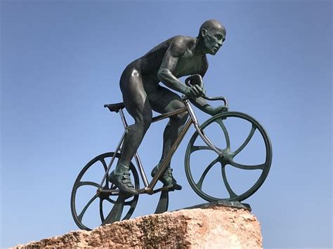 Visita Statua Dedicata A Pantani Recensioni Su Monumento A Marco