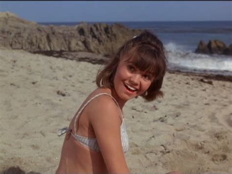 19 Hot Sally Field Bikini Pics