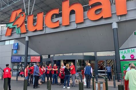 Seine Saint Denis Les Salari S Du Magasin Auchan Villetaneuse