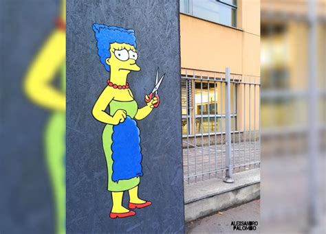 Marge Simpson Si Taglia I Capelli Davanti Al Consolato Dell Iran A