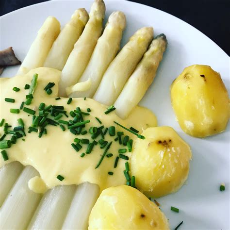 Einfache Sauce Hollandaise für Spargel