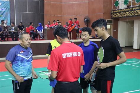 Buka Kegiatan Badminton Tournamen Suska Riau Cup Rektor Berpesan Mari