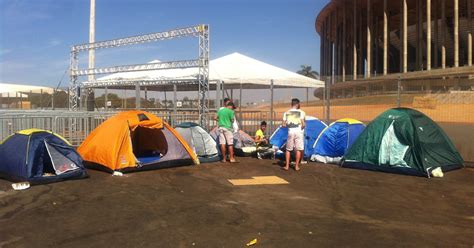 G F S Acampam Em Frente A Est Dio Para Show De Beyonc Em Bras Lia