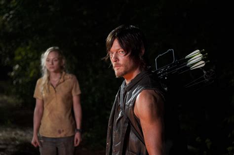 The Walking Dead 412: Still - Daryl and Beth bond over moonshine