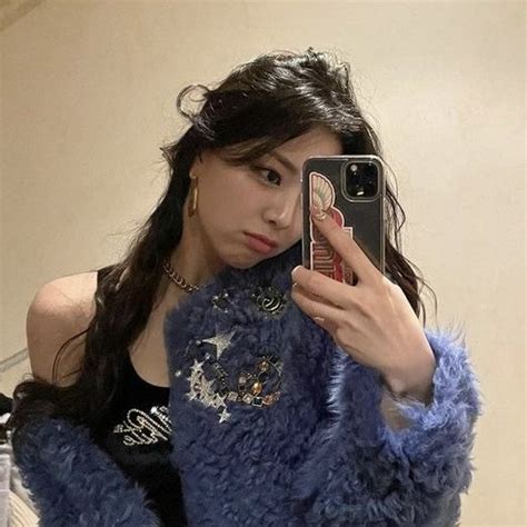 Shin Yuna Itzy Selca Icon Pfp Kpop Itzy Selfie Kpop T Shirts For