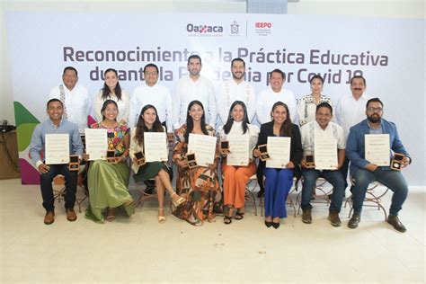 Entrega El IEEPO Reconocimientos A Docentes Premiados Por La SEP Por