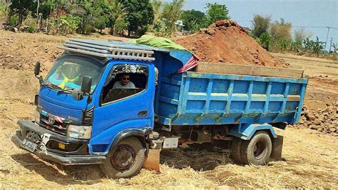 Dump Truk Tanah Muatan Full Bak Jomplang Tanah Timbunan Youtube