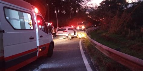 Motorista Morre Em Acidente Tr S Carros Na Sp Em S O Jos Dos