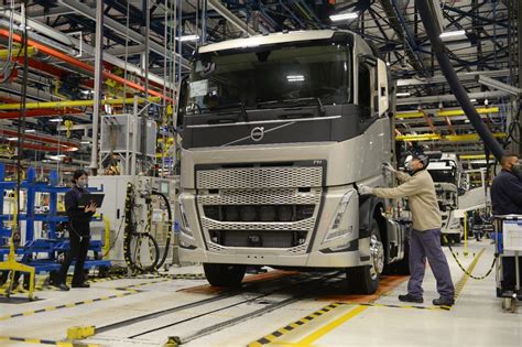 Volvo Inicia Produ O Dos Novos Caminh Es Fh Fm E Fmx No Brasil