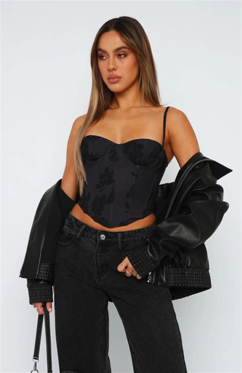 14 Corset Outfits That Will Have You Looking Hot Af College Fashion