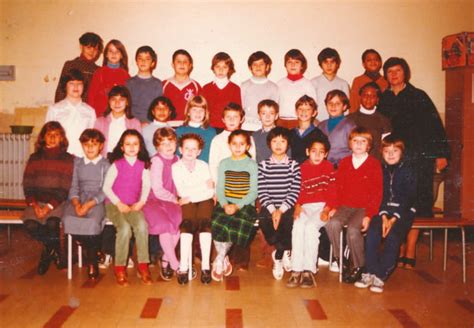 Photo de classe CM1 de Melle Régade de 1981 ECOLE DE LA MARE Copains