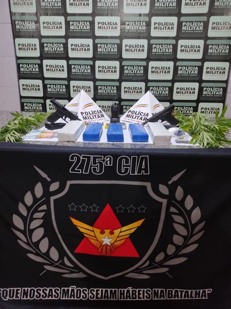 Pol Cia Prende Tr S Jovens Ao Encontrar Armas Drogas E P S De Maconha