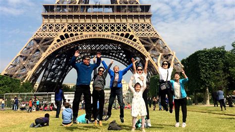 Pardon your French: Chinese tourists and a clash of cultures in Paris ...