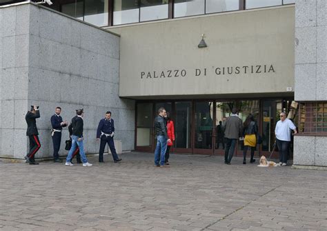 Como Truffe Alle Assicurazioni Il Finto Morto Arriva In Aula