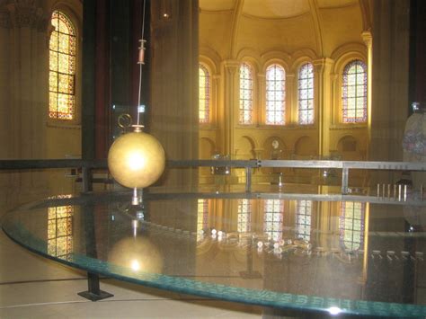 Foucaults Pendulum Omniscience