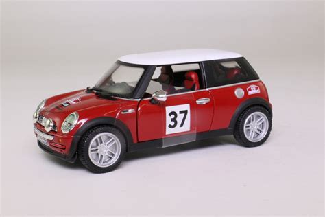 Corgi Classics CC86521 2001 BMW Mini Cooper 40th Anniversary 1964