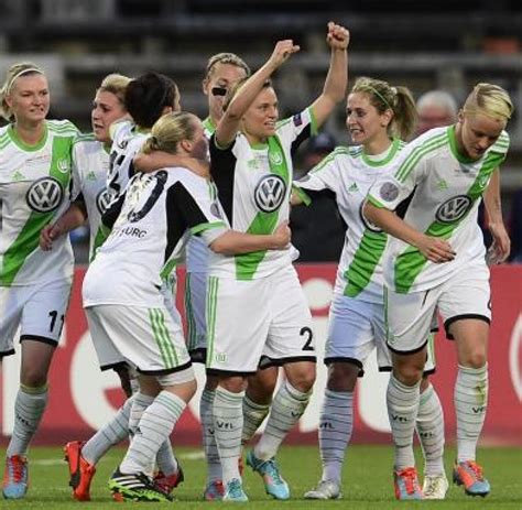 sp Fußball Frauen Europacup CL Finale Wolfsburg Bericht Müller schießt