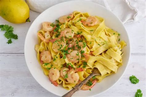 Pasta Med Rejer Og Fl De Opskrift P Cremet Pastaret Med Skaldyr