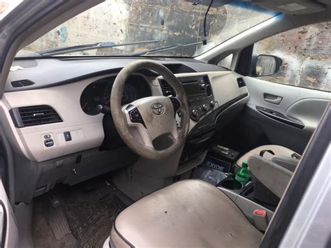 Distress Sale 011 Accident Toyota Sienna For Sale Autos Nigeria