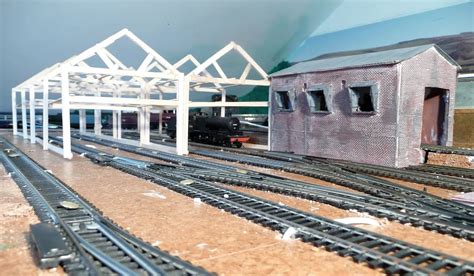 How to build a model railway shed - RailwayBlogger