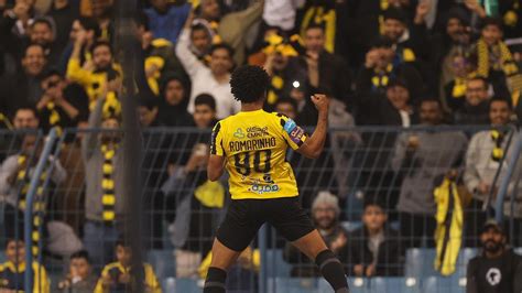 Romarinho celebra vitória diante de Cristiano Ronaldo Grande jogo