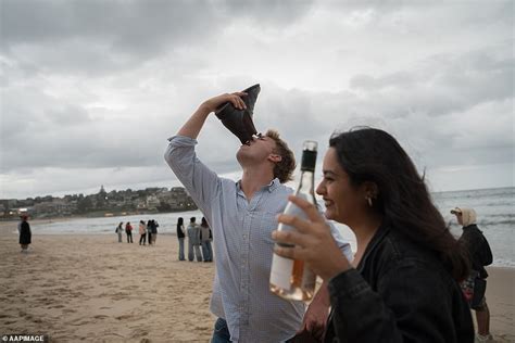 Wild Scenes On New Year S Eve As Sydney Is Hit With Travel Chaos Gold