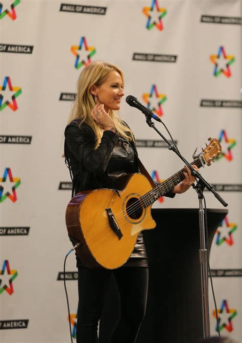 Jewel Kilcher Performs and Greets Fans at Mall of America in