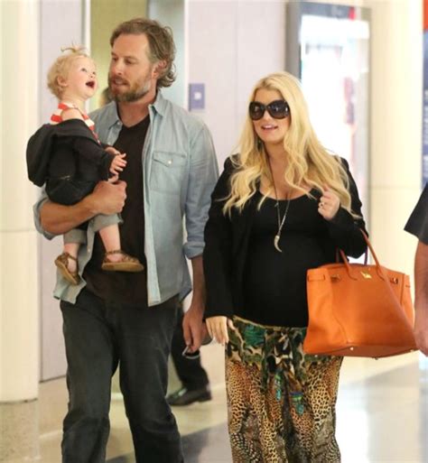 Jessica Simpson & Family Touch Down | Celeb Baby Laundry