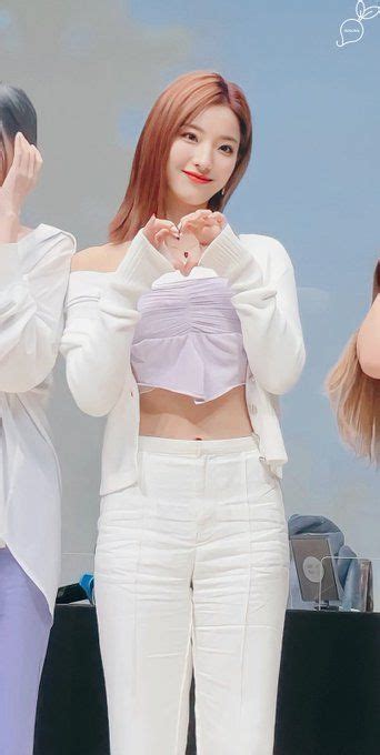 모콩이 (@_theyeon) on X
