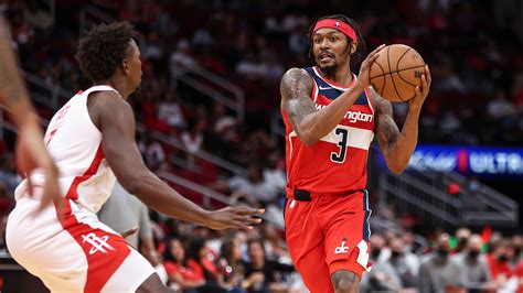 Bradley Beal Played Rock Paper Scissors With Fan During Preseason