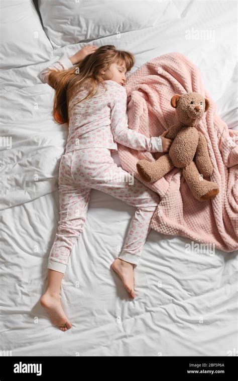 Cute little girl sleeping in bed Stock Photo - Alamy