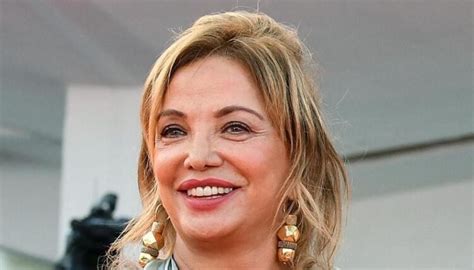 Hot Sexy Simona Izzo Bikini Pics