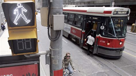 Toronto rolls out advanced pedestrian signals at 80 high traffic ...