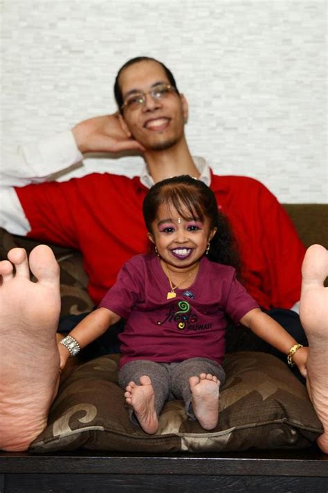 Shortest Woman Meets Second Tallest Man