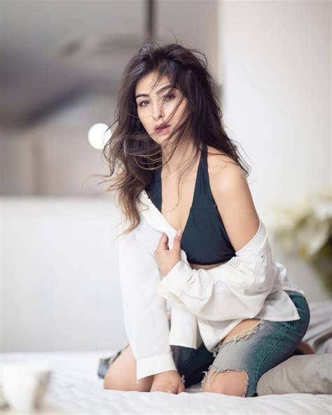 9 Hot Sexy Anmol Bhatia Bikini Pics