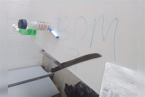 Bdm Invade Creche Escreve Iniciais Nas Mesas Dos Professores E Aulas