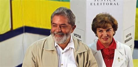 Perfil de Lula exclui Marisa de post é criticado e republica texto