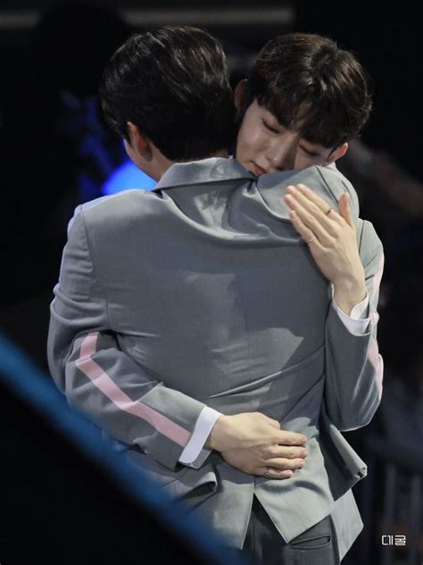 Pin By Mads On Zb Hanbin Cute Gay Singing