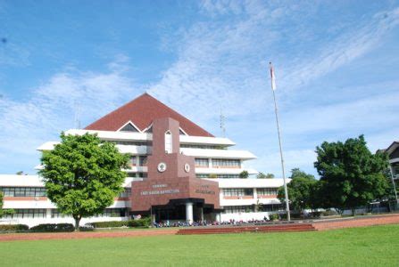 Peringkat IPB Dalam QS World University Ranking Naik 100 Tingkat