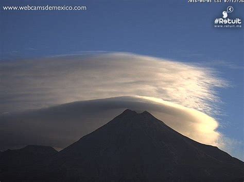 Espectacular Amanecer En El Volc N De Colima Nubes Lenticulares Sobre