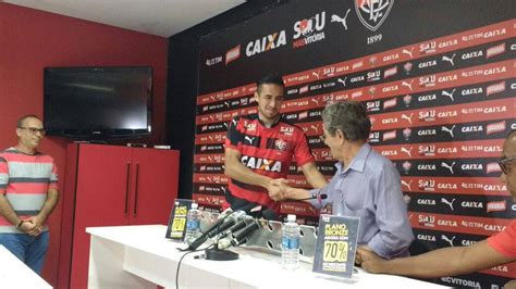 Rodrigo Ramallo Apresentado Oficialmente Como Novo Refor O Do Vit Ria