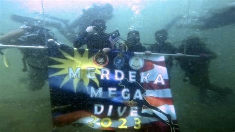 Era Sabah Kibarkan Jalur Gemilang Di Dasar Laut Bersama Tentera Laut