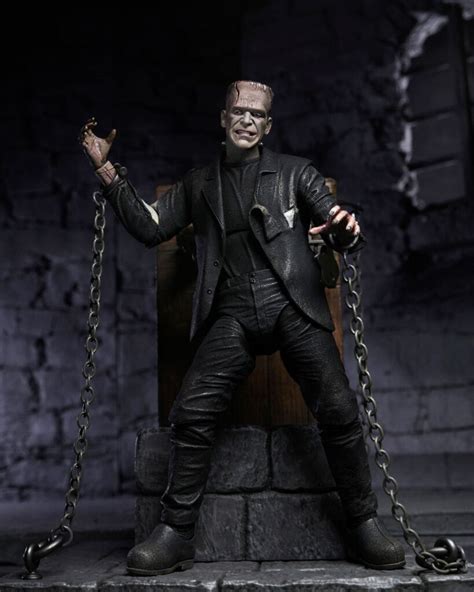 NECA Universal Monsters Bride Of Frankenstein Ultimate Monster Deluxe