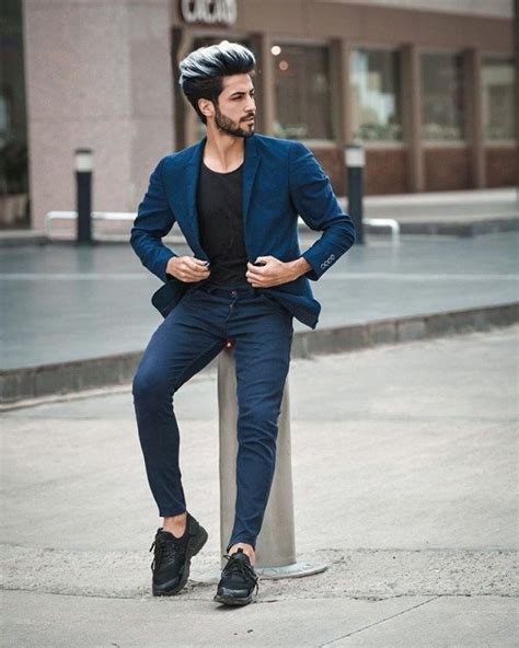 7 Best Poses For Male Models To Flaunt In Modelling Photoshoot