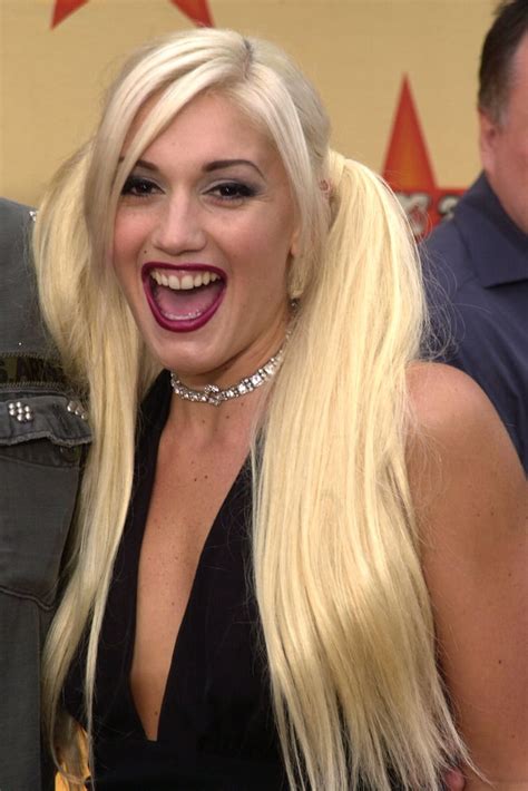 Gwen Stefani With Platinum Hair Gwen Stefani S Natural Hair Color Is