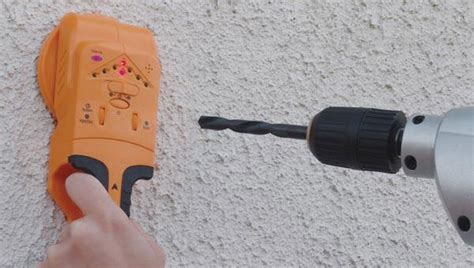 Поиск проводов под штукатуркой - детектор скрытой проводки поможет