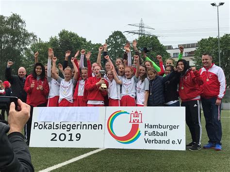 D Juniorinnen des Walddörfer SV gewinnen Hamburger Fußball Pokal